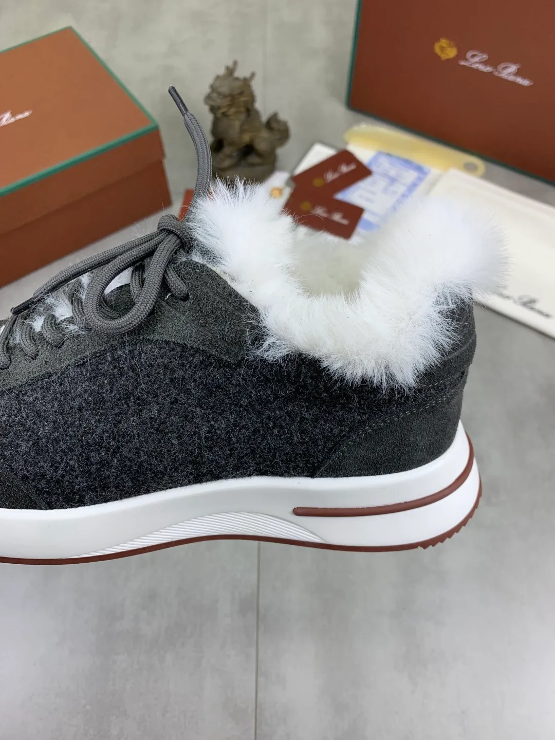 Men's Men's Shoes 💰P460 New Style 💰Mauri The latest casual shoes Loro Piana 💯Top grade💯Buy the original copy💯 Founded the existing Loro Piana company on April 24, 1924. It is now the sixth generation of family business, providing top quality products to customers who are discerning about taste and quality. Imported original fly woven fabric with cowhide fabric, plain calfskin lining. Hand-sewn thread with cowhide feet. Original packaging. High-end outsole. Size: 38-44 (customized for 45 and 46). 5️⃣ colors available.